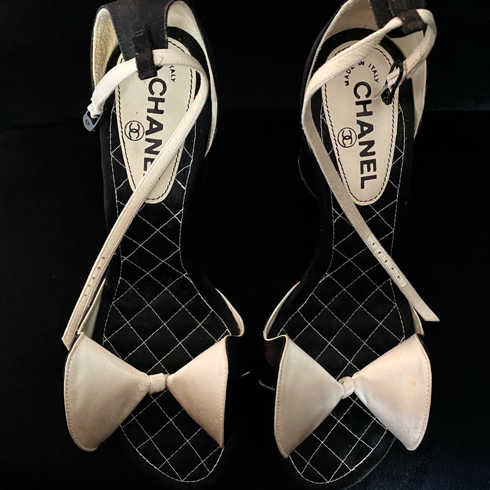 Vintage Chanel Black and White Patent Leather Chunky Heels